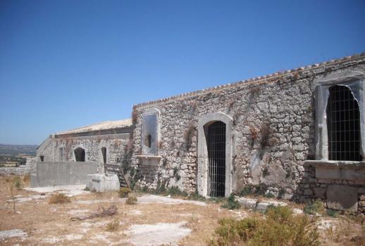 Landhaus mit großem Grundstück in Avola